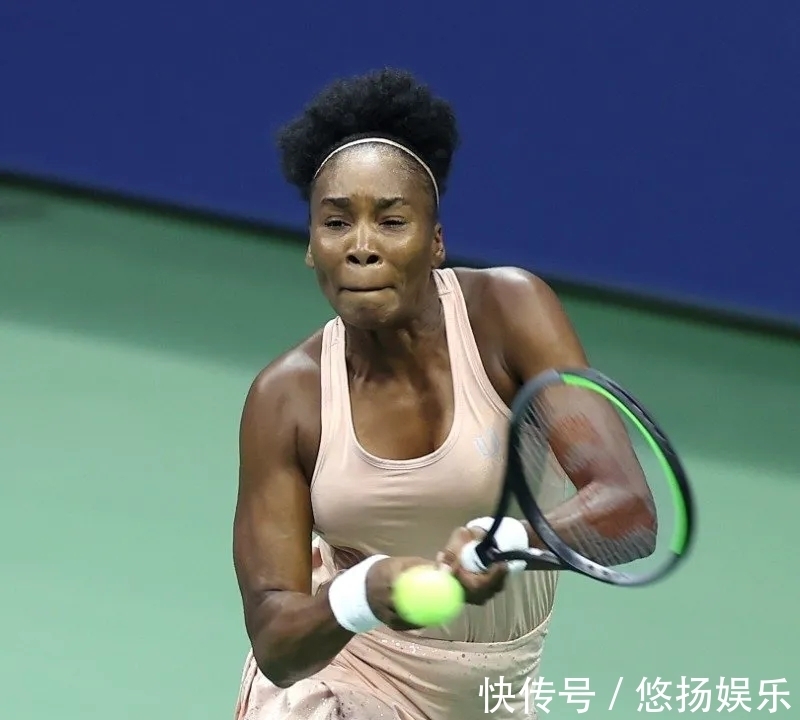 足球场上的 足球场上的